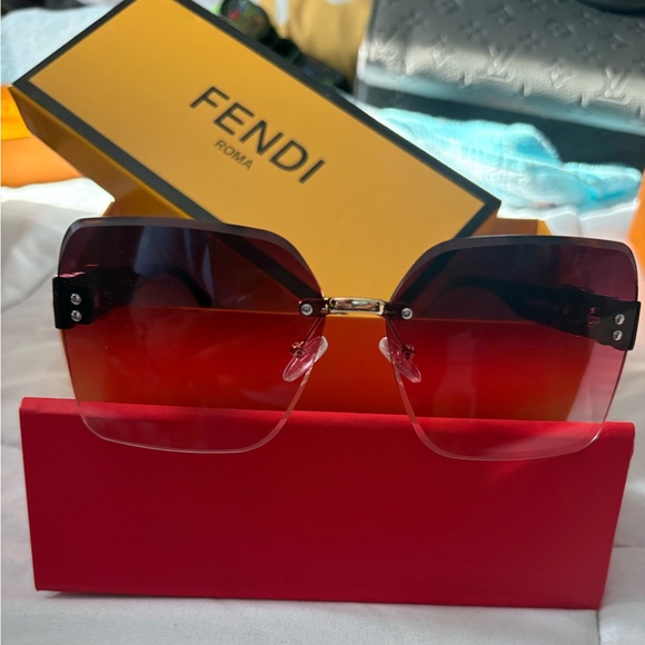 Fendi Women's Sunglasses - Red Gradient New! - Picture 1 of 3
